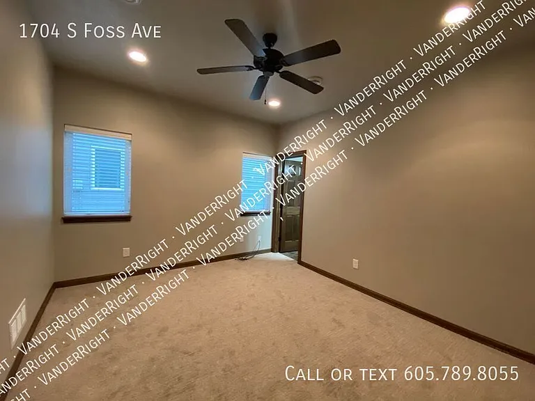 1704 S Foss Ave — Photo 8