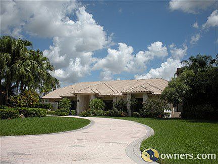 Welcome to 11895 Oak Leaf Drive