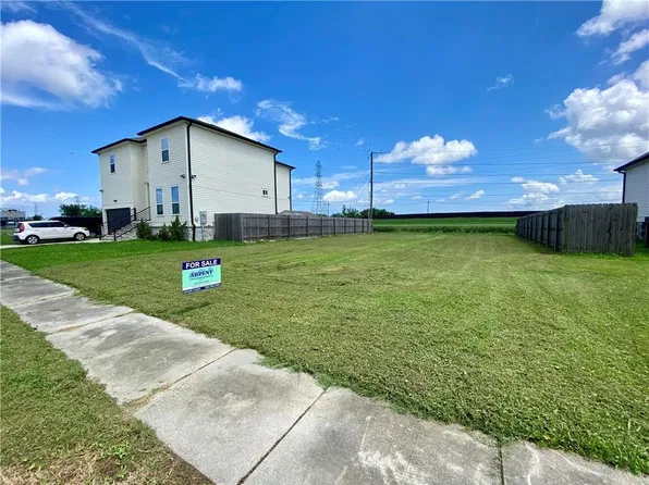 8309 Hermitage Dr, Chalmette, LA 70043