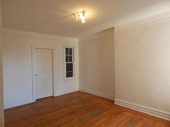 3rd image of 3171 Villa Ave APT 1