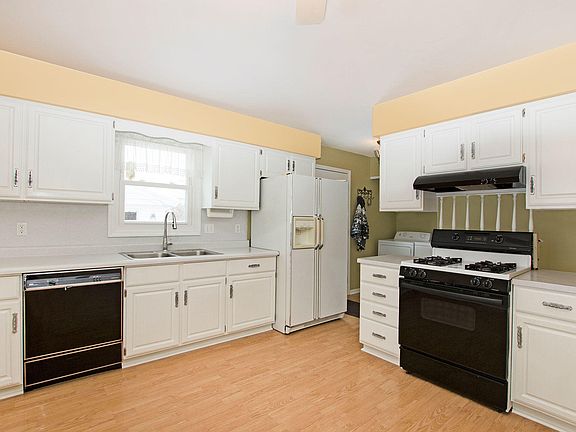 2nd image of 239 W 28th St