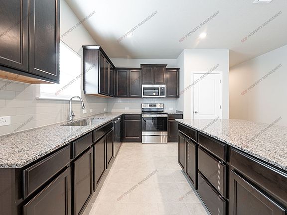 3rd image of 609 Skylar Heights Dr
