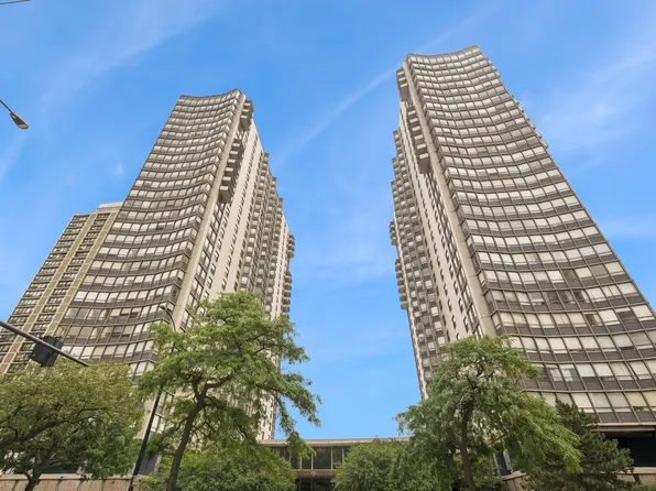 5701 N Sheridan Rd APT 17E, Chicago, IL 60660