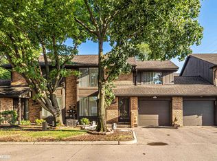 37143 Clubhouse Dr, Sterling Heights, MI 48312