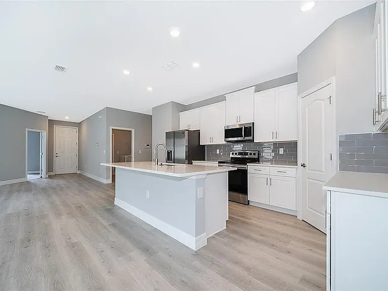 5574 SW 128th Pl — Photo 6