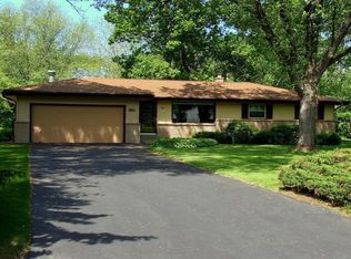 6921 S 109th St, Franklin, WI 53132