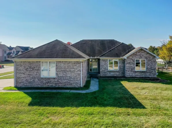 24182 Pointe Dr, Macomb, MI 48042