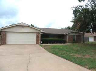 26 Hazybrook Cir, Chickasha, OK 73018