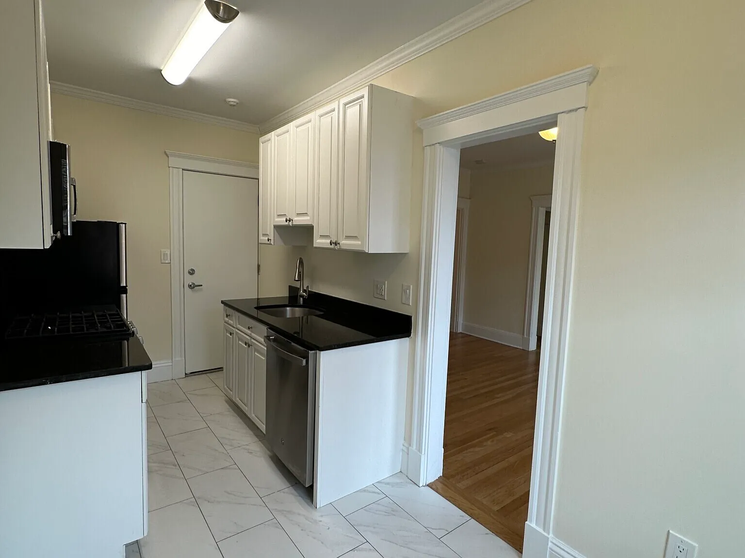 Studio, 1.0 bath, 999 sqft, $2,685 — Photo 3