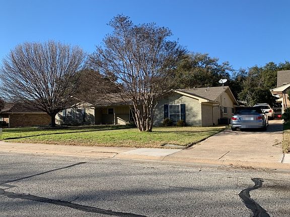 2nd image of 2707 N Surrey Dr