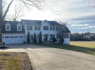 7267 Ridgedale Dr, Warrenton, VA 20186