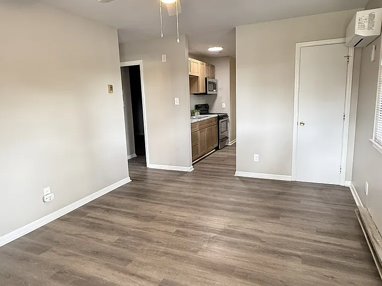 512 W Florida St #B — Photo 4