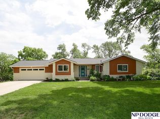 951 Crestridge Rd, Omaha, NE 68154