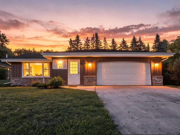 W157N10840 Catskill LANE, Germantown, WI 53022
