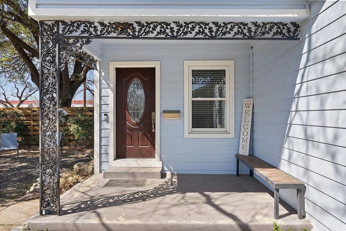 3 bed, 2.5 bath, 1661 sqft, $3,900 — Photo 2