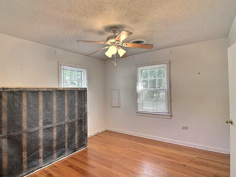 487 S Center St — Photo 21