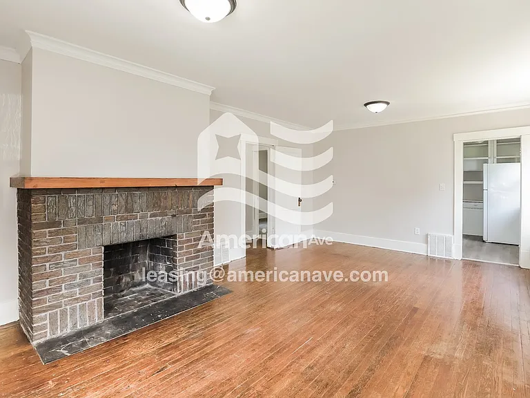 1532118_002_living_room_13936335.jpg