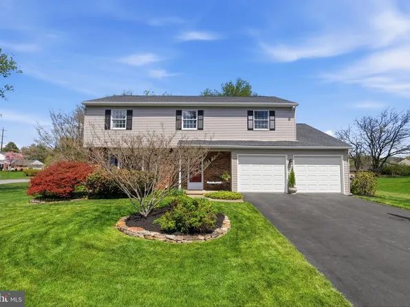 1847 Clarence Dr, Hellertown, PA 18055