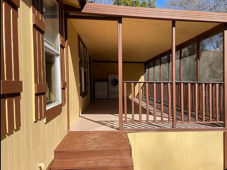 Shared screened patio with washer dryer