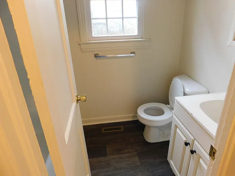 516 Williams St — Photo 6