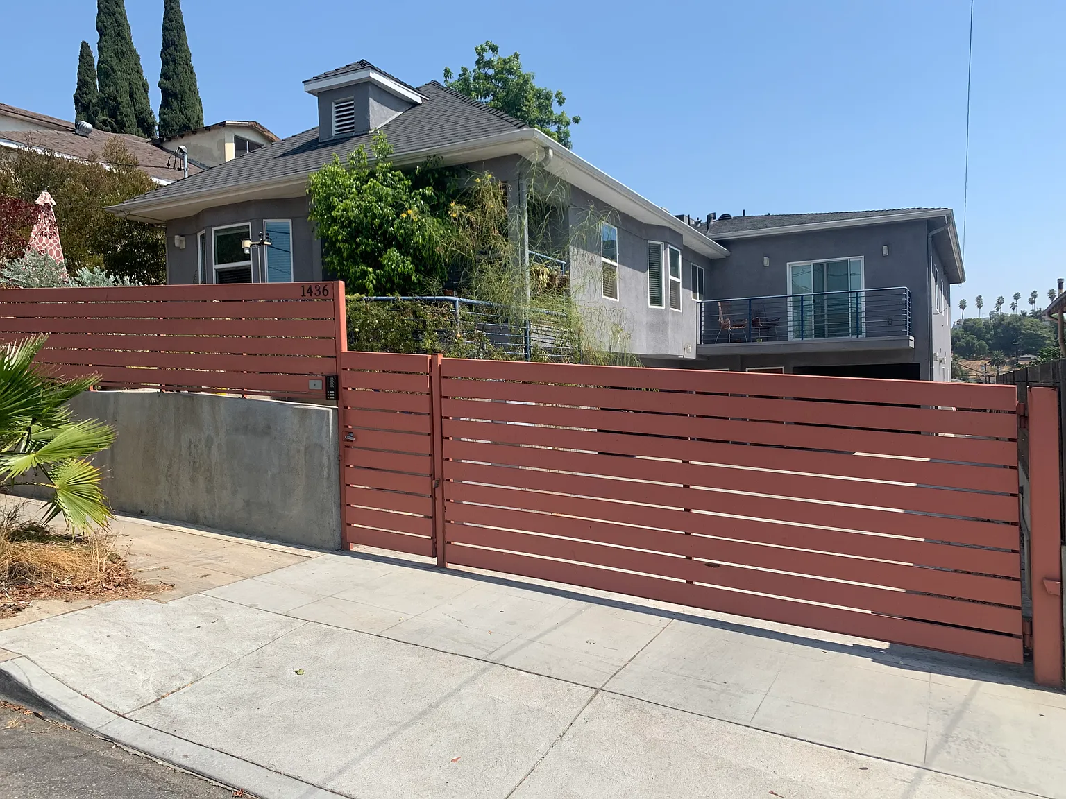 4 bed, $1,200 — Photo 1