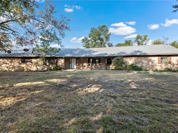 879 Berry Ln, Madisonville, TX 77864