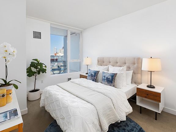 5th image of 300 Berry St Unit 514