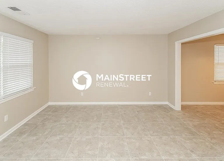 525 Oak Crest Dr — Photo 2