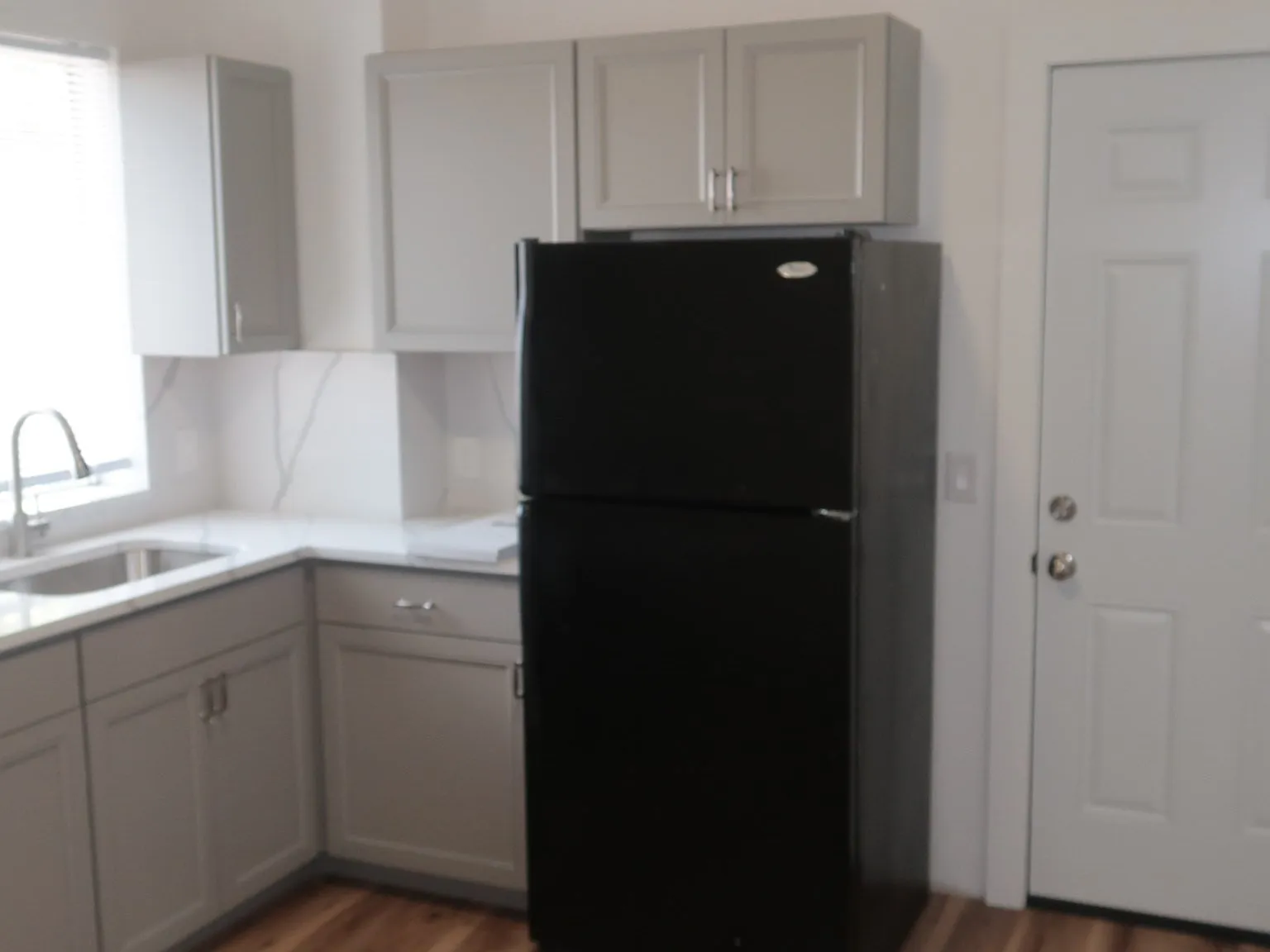 3 bed, 1.0 bath, 850 sqft, $2,900 — Photo 2