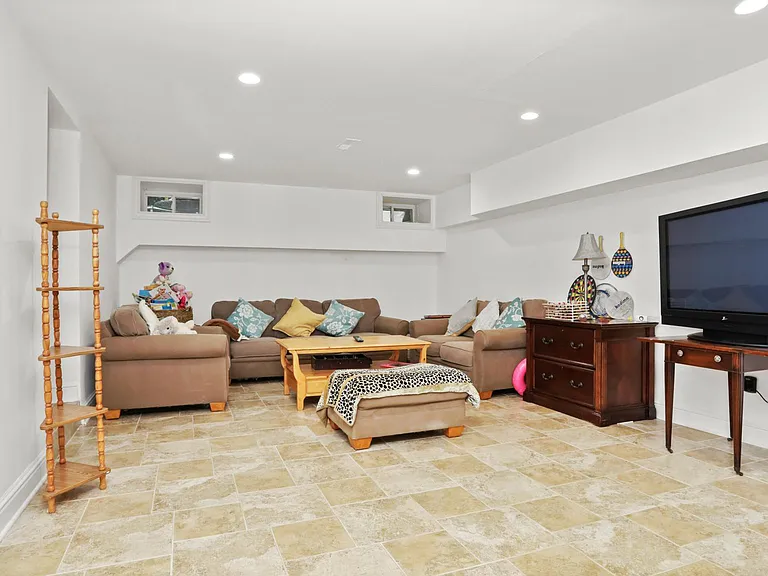 80 Brookside Dr — Photo 23