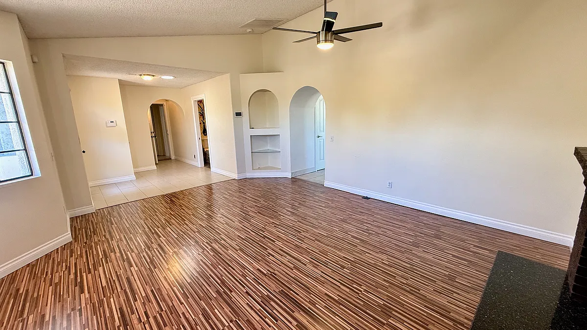 Building Photo - 3385 W Agate Ave