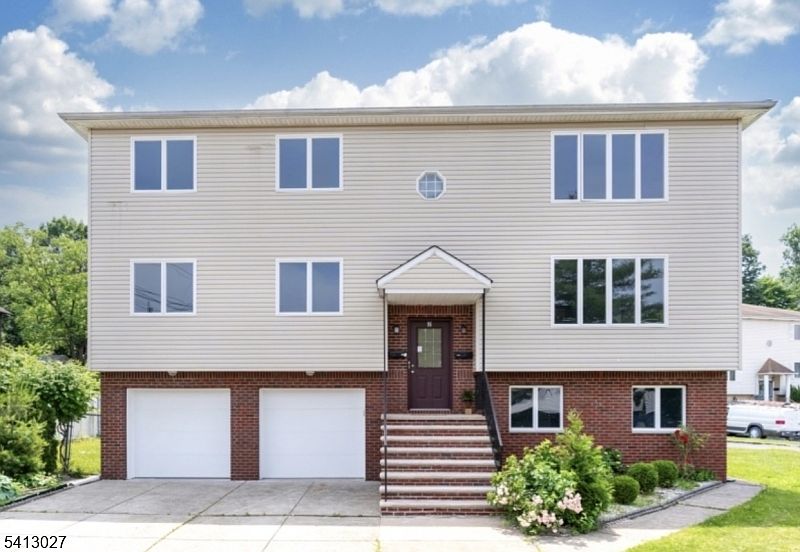 1st image of 2 Willow Wood Ct