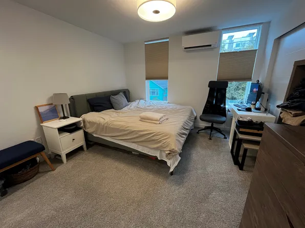 907 Hiawatha Pl S, Seattle, WA