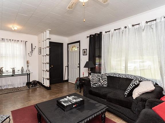 4th image of 218 Circle Dr