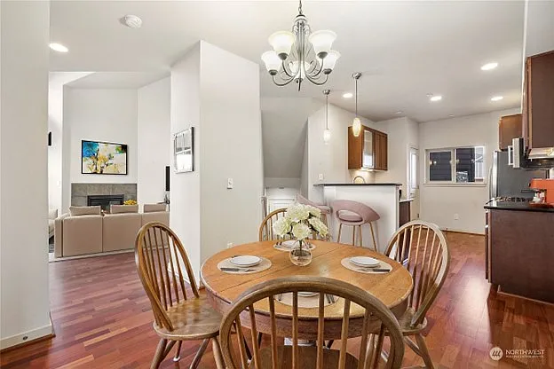 4838 Pointes Dr — Photo 2