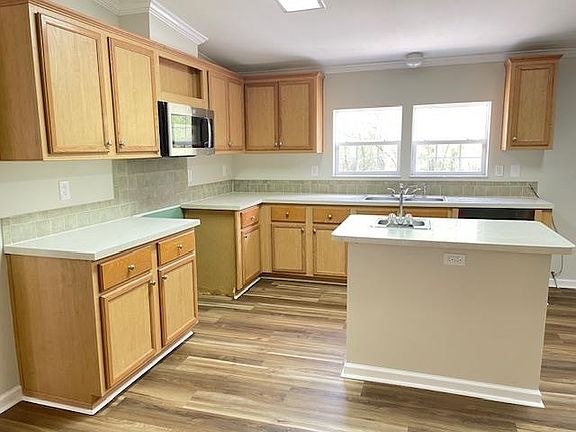 5th image of 139 Tracy Ln