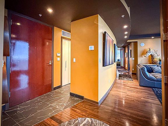 2nd image of 938 Nelson St #4803