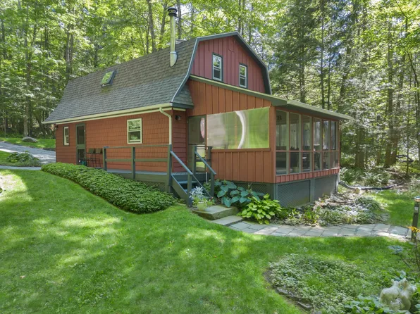 314 S Longford Lake Rd, Brackney, PA 18812