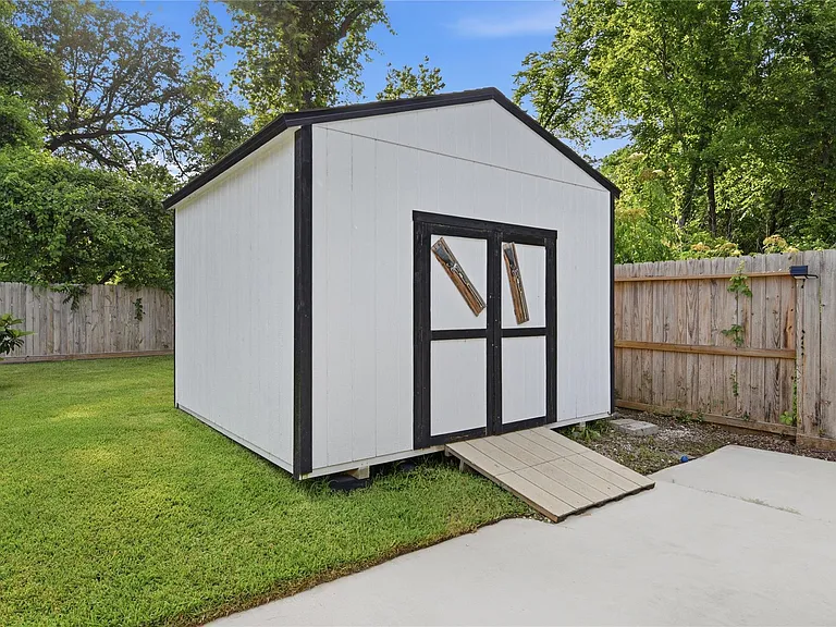 9403 Spaulding St — Photo 47