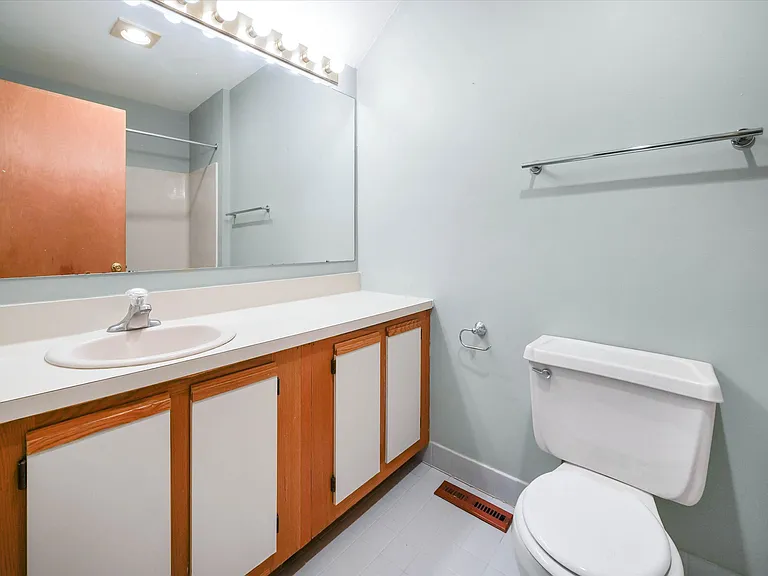 8 Foxtail Ct — Photo 25