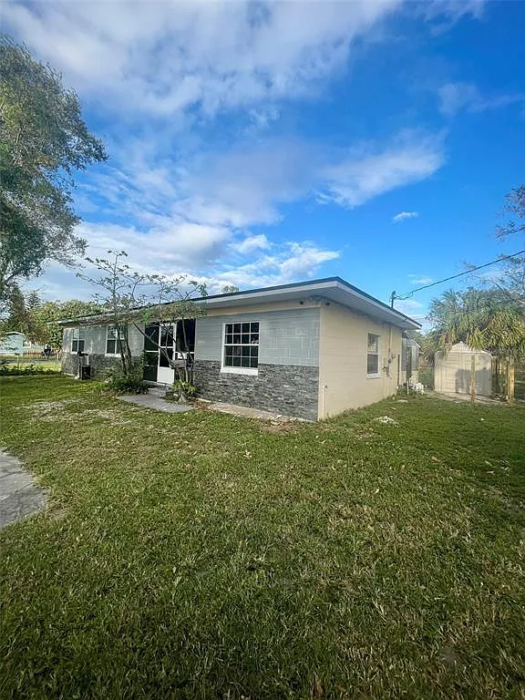 3 bed, 2.0 bath, 1246 sqft, $2,200 — Photo 3