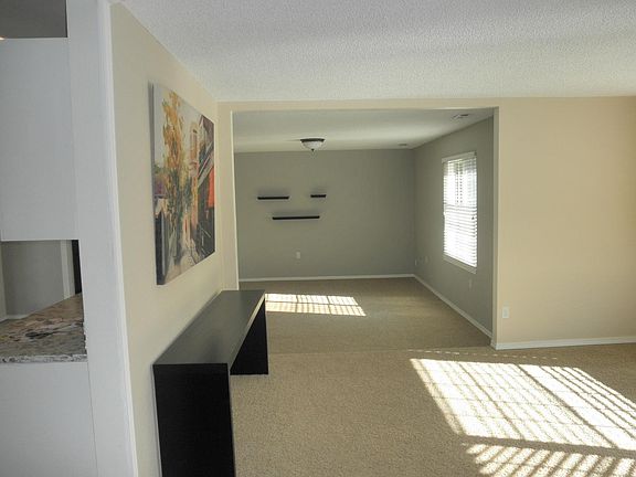 4th image of 21430 NE 60th Pl