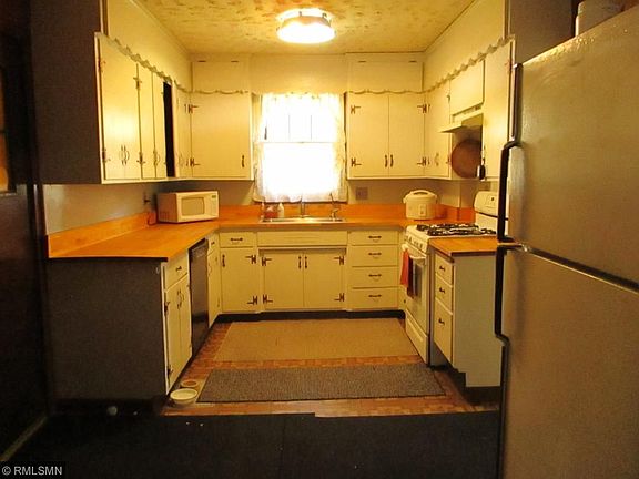 3rd image of 270 Baker St E