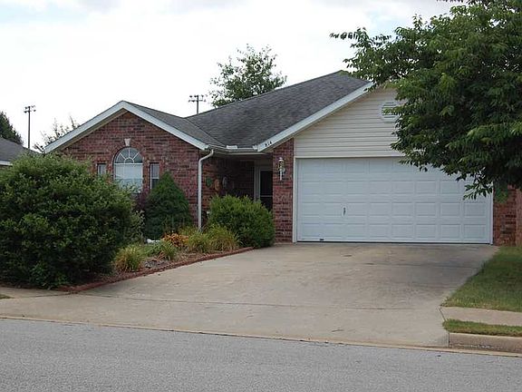 2nd image of 814 SE Rachel Ave