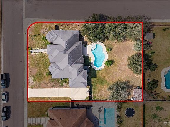 3rd image of 1502 Eucalyptus St