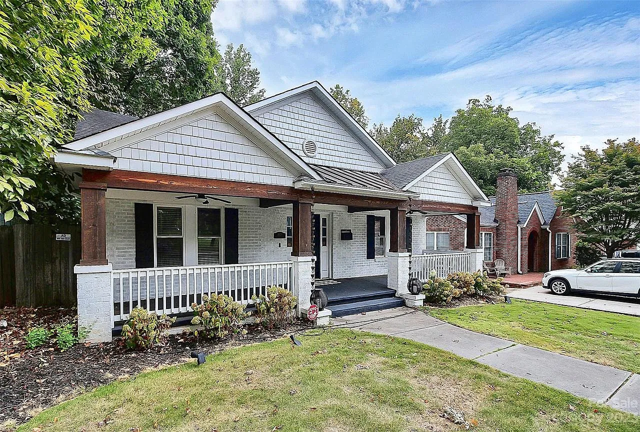 1920 Woodcrest Ave — Photo 2