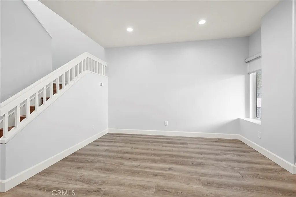 3 bed, 2.5 bath, 1555 sqft, $3,300 — Photo 3