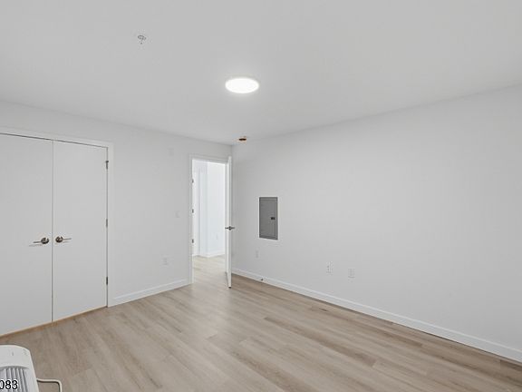 4th image of 566 Springfield Ave #305