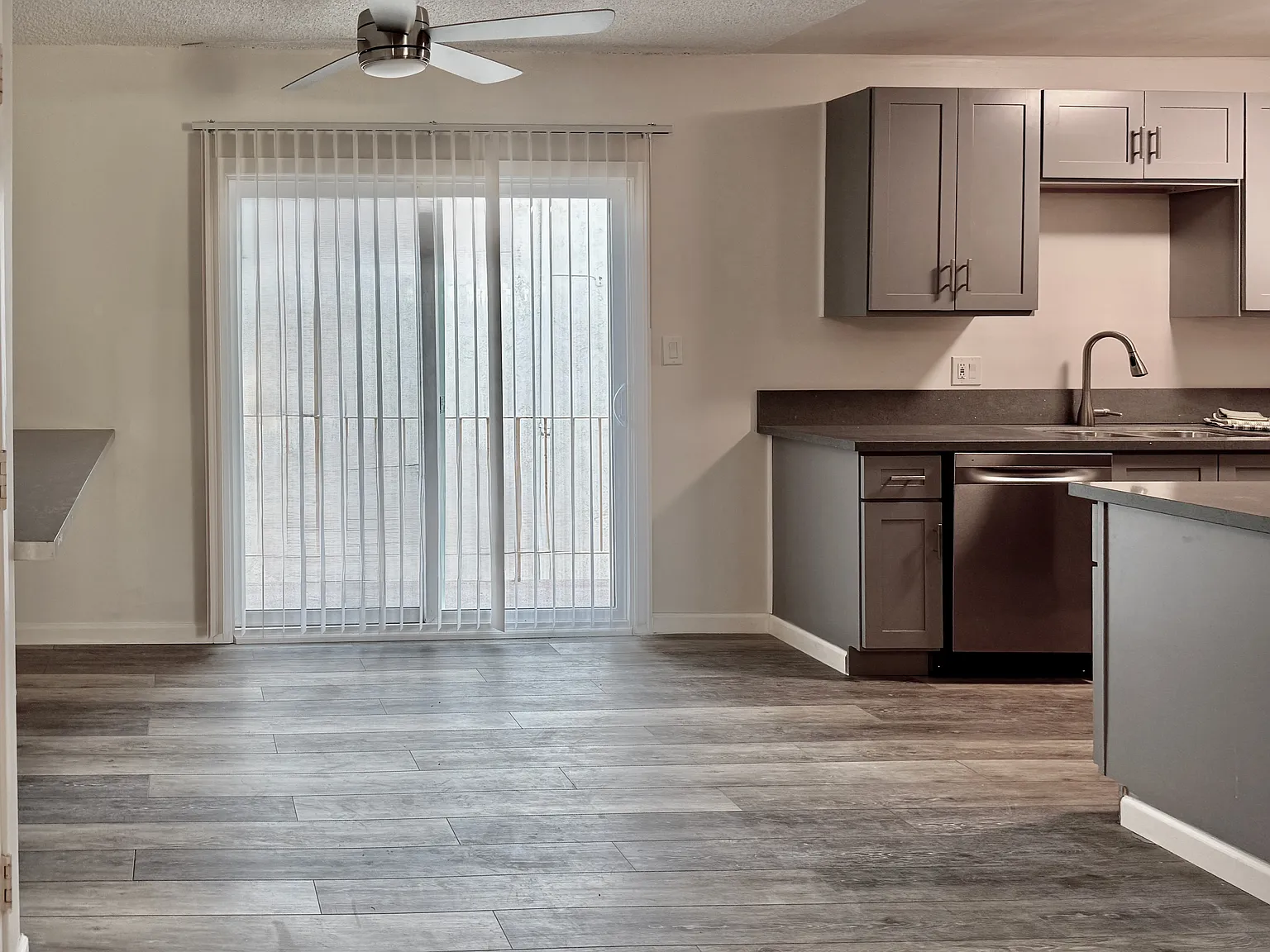 1 bed, 880 sqft, $2,150 — Photo 3