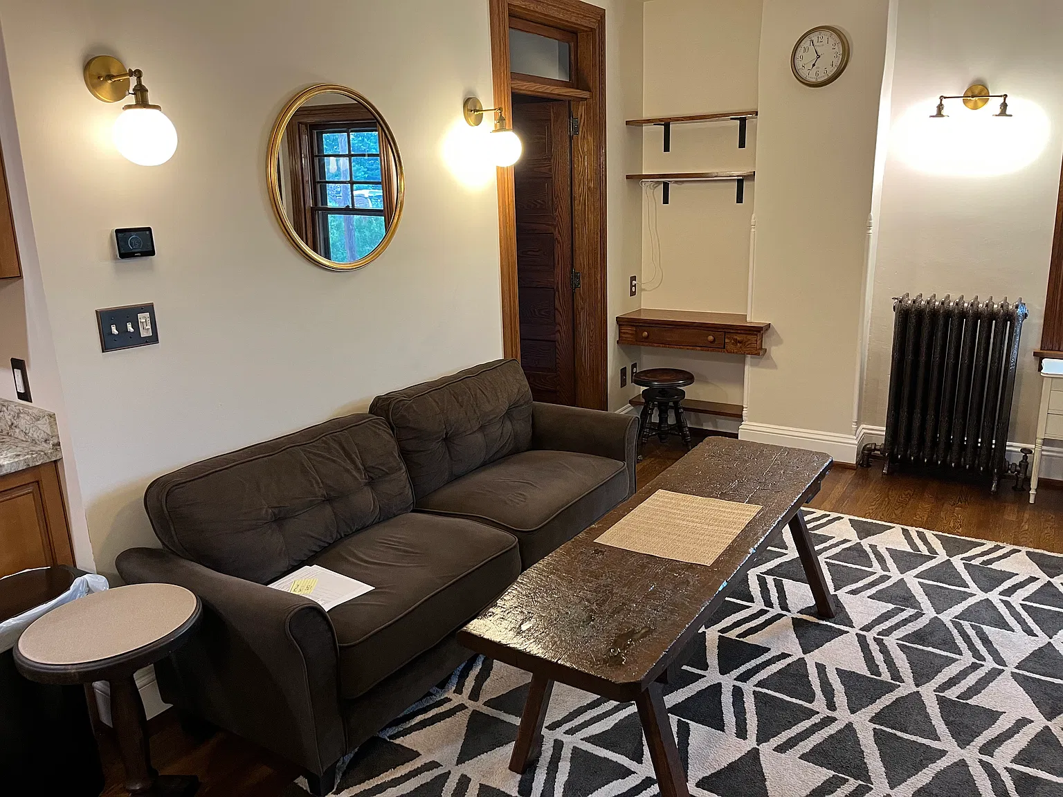 623 W Chestnut St — Photo 2